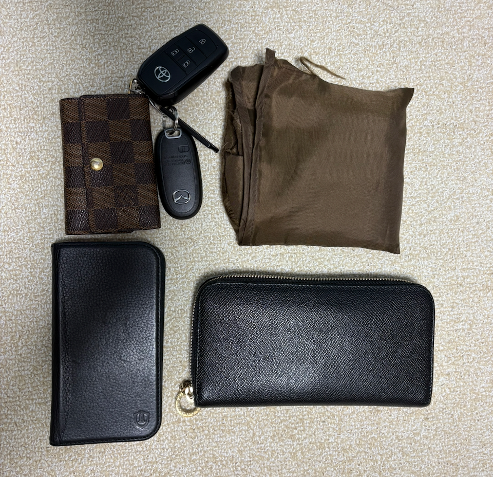 ラウンドミニショルダーバッグに入れる財布・スマホ・鍵・エコバッグ